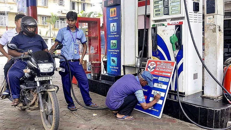 Delhi's Petrol Bike Ban: Should You Still Buy A Two-Wheeler In 2026? - null