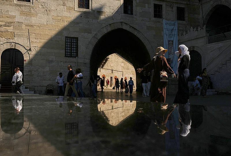 Early Heat Wave in Europe best photo highlights-Istanbul heatwave