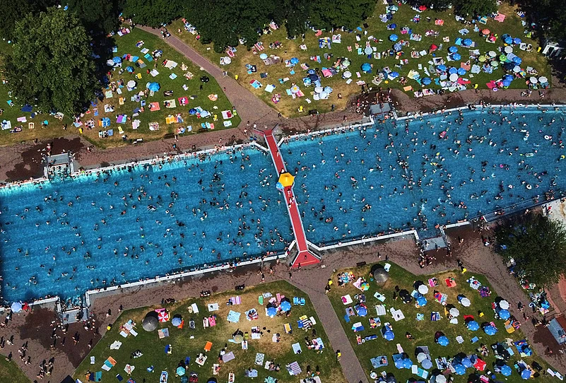 Early Heat Wave in Europe best photo highlights-Frankfurt heatwave