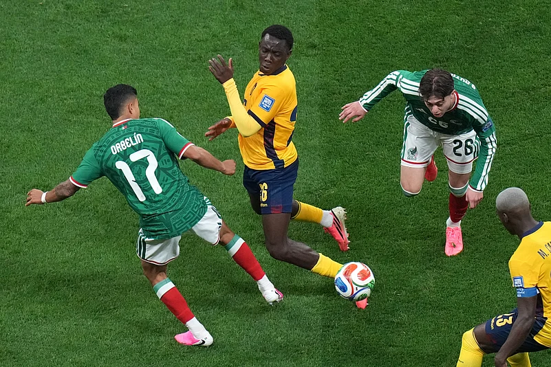 Mexico vs Ecuador, FIFA World Cup 2026 Rd 32 Yaimar Medina Challenges AP Photo