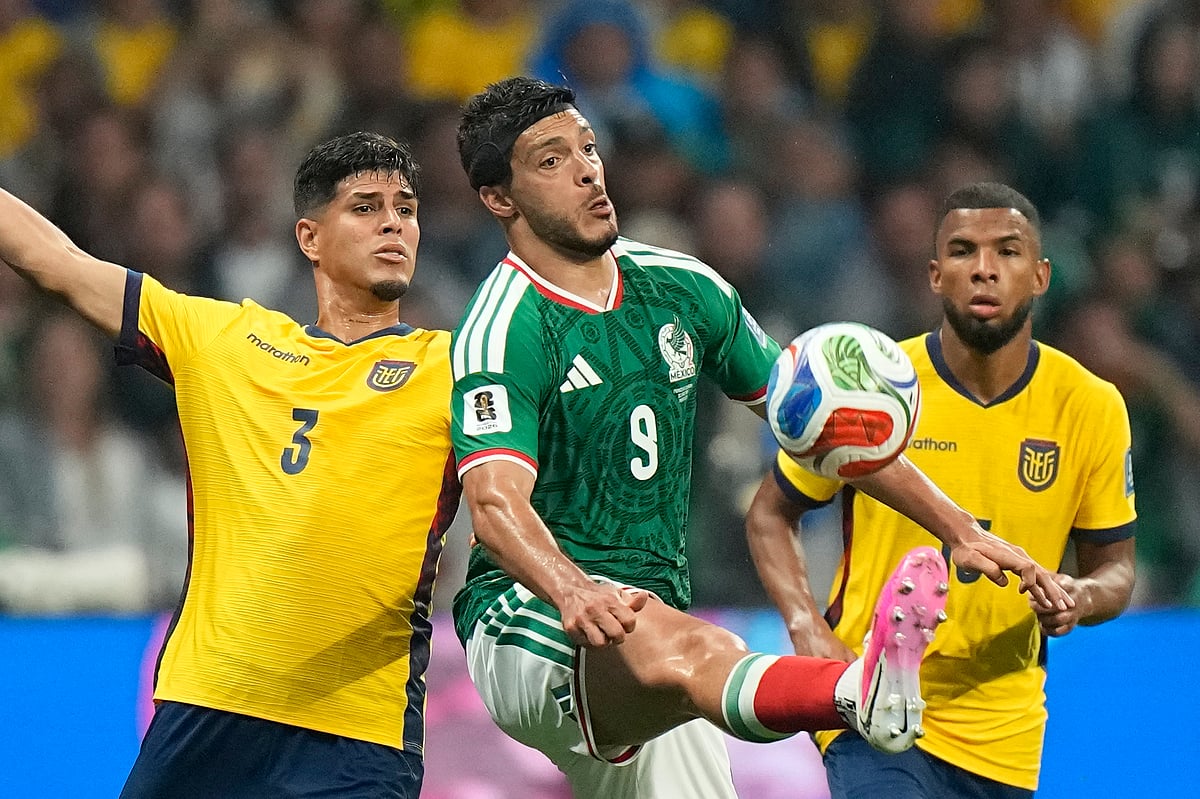 Mexico vs Ecuador, FIFA World Cup 2026 Rd 32 Raul Jimenez Battles AP Photo