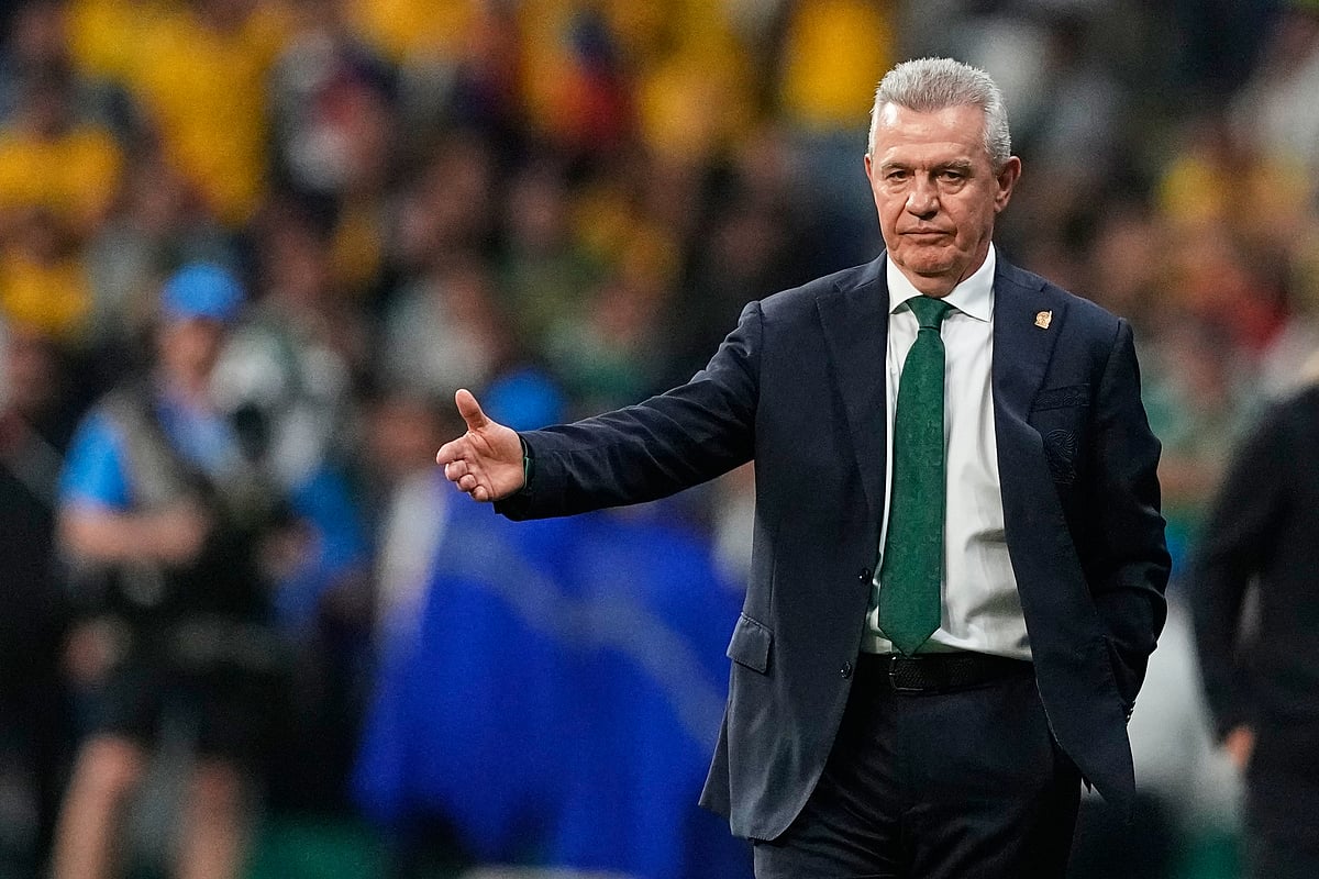 Mexico vs Ecuador, FIFA World Cup 2026 Rd 32 Javier Aguirre Gestures AP Photo