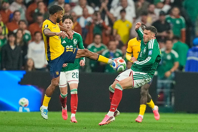 Mexico vs Ecuador FIFA World Cup 2026 Rd 32 Pedro Vite and Santiago Gimenez AP Photo