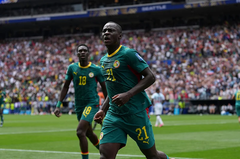 Senegals Habib Diarra (21) celebrates scoring their first goal during the World Cup round of 32 soccer match between Belgium and Senegal in Seattle