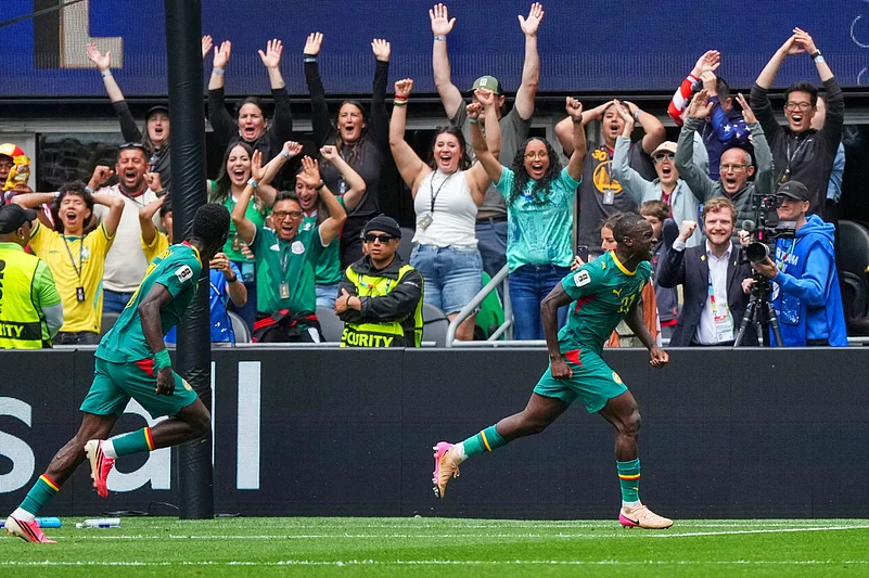 Senegals Habib Diarra (21) celebrates scoring their first goal during the World Cup round of 32 soccer match between Belgium and Senegal in Seattle