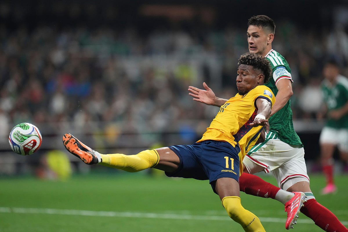 Mexico vs Ecuador, FIFA World Cup 2026 Rd 32 Kevin Rodriguez Reaches For Ball AP Photo