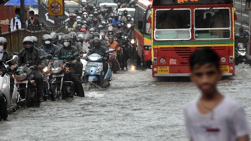 Several Parts of Mumbai Receive 100 MM of Rains in 24 Hours; Local Train Services Face Delays - null