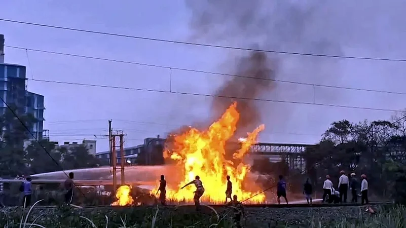 Bengal: Fire at Naptha Pipeline in Haldia Brought Under Control After 18 Hours