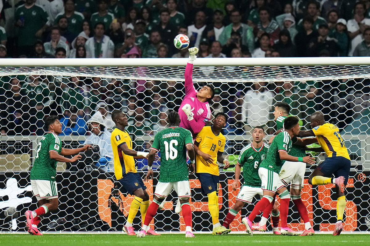 Mexico vs Ecuador, FIFA World Cup 2026 Rd 32 Raul Rangel punches Away AP Photo
