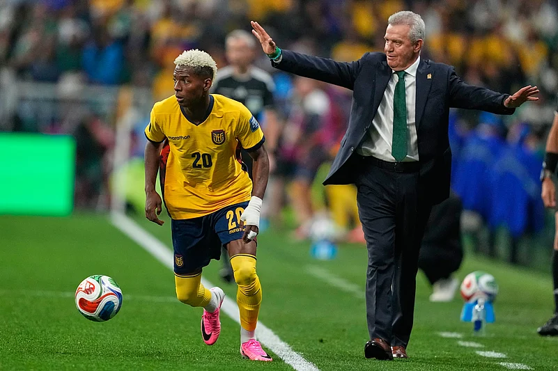 Mexico vs Ecuador, FIFA World Cup 2026 Rd 32 Javier Aguirre and Nilson Angulo AP Photo