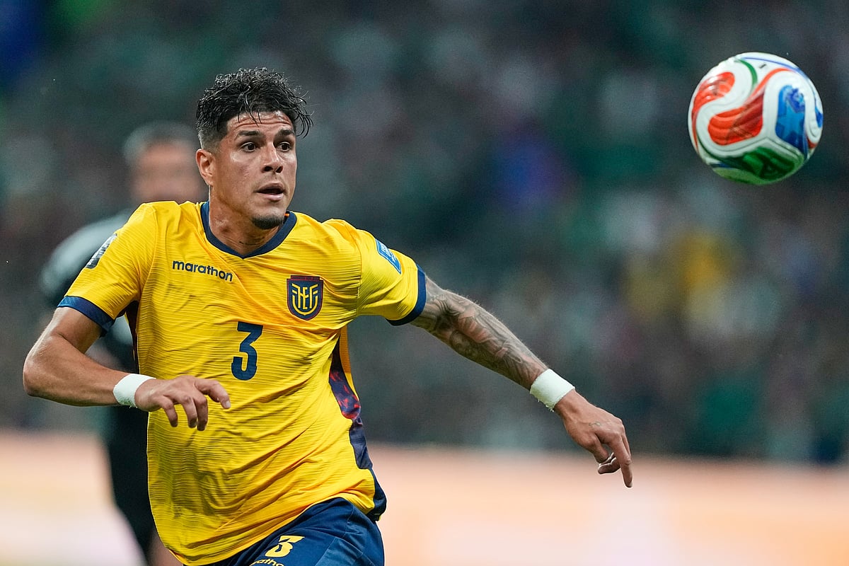 Mexico vs Ecuador, FIFA World Cup 2026 Rd 32 Piero Hincapie Chases AP Photo