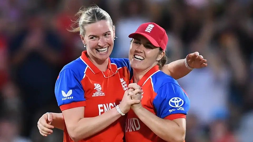Lauren Bell and Nat Sciver-Brunt celebrate Sune Luus' wicket, England Vs South Africa, ICC Women's T20 World Cup 2026, The Oval, July 02, 2026 - AP
