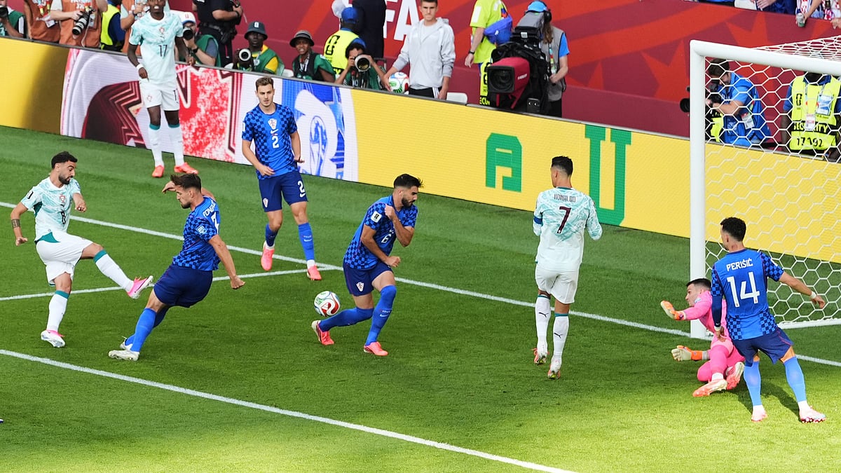 Portugal's Bruno Fernandes, left, shoots during the World Cup round of 32 soccer match between Portugal and Croatia in Toronto, Thursday, July 2, 2026. - (AP Photo/Sam Balkansky)