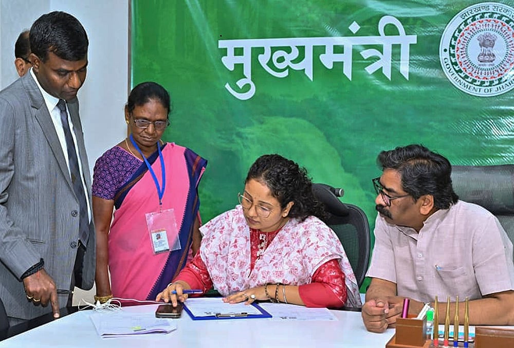 Hemant Soren fills enumeration form