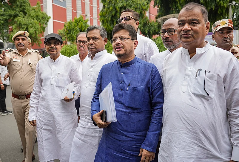 Rebel TMC delegation meets ECI
