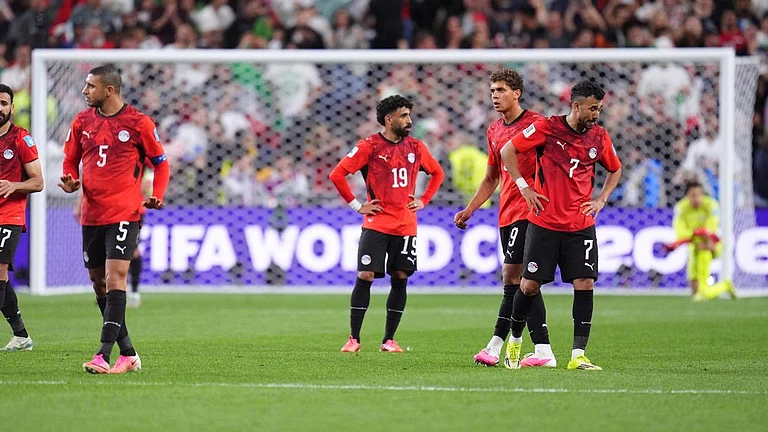Egypt players react after Iran's Shoja Khalilzadeh scored a goal, which was later overturned as an offside, during the World Cup Group G soccer match between Egypt and Iran in Seattle - AP Photo/Manu Fernandez)