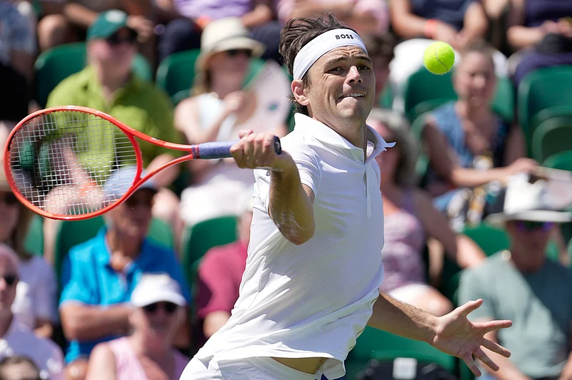 Taylor Fritz straight sets win Wimbledon
