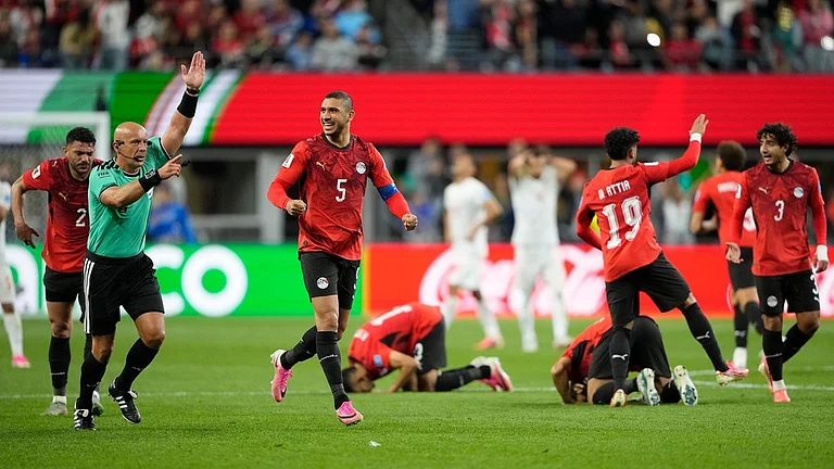 Egypt's Ramy Rabia (5) and teammates react at the end of the World Cup Group G soccer match between Egypt and Iran in Seattle - Lindsey Wasson/AP Photo