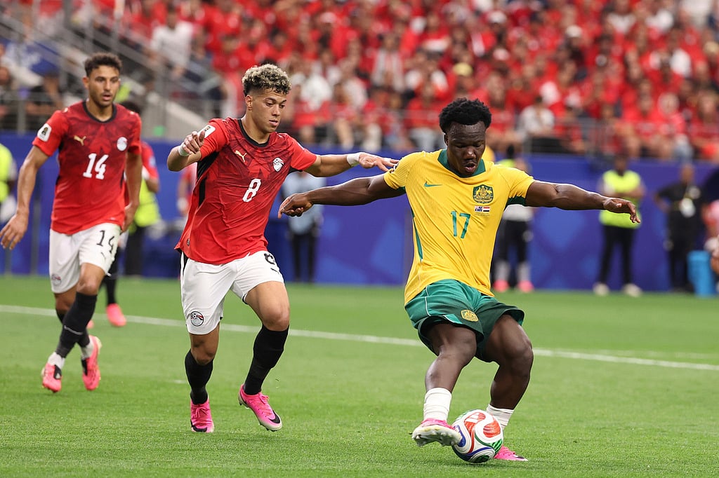 Australias Nestory Irankunda (17) controls the ball ahead of Egypts Emam Ashour (8) during the World Cup round of 32 soccer match between Australia and Egypt in Arlington