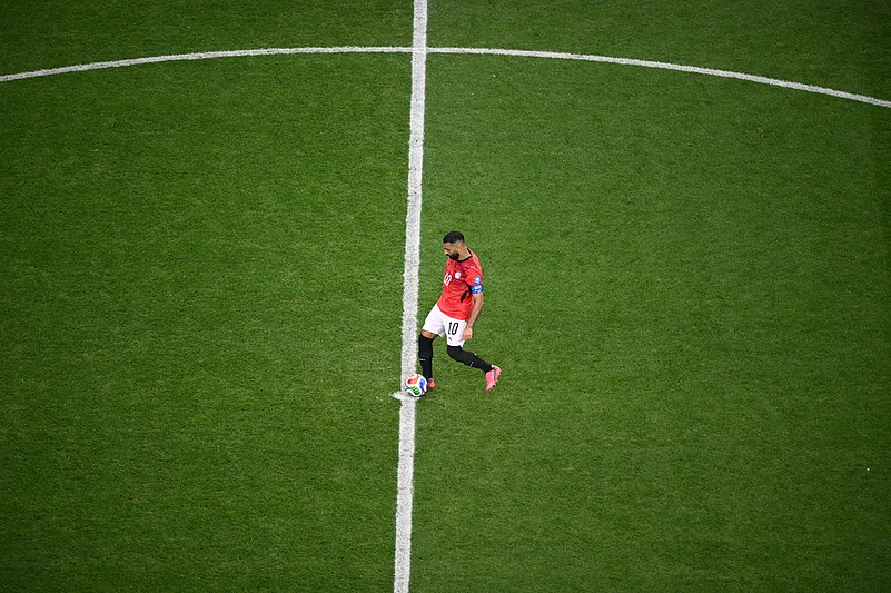 Egypts Mohamed Salah (10) executes fhalf time start kick during the World Cup round of 32 soccer match between Australia and Egypt in Arlington,