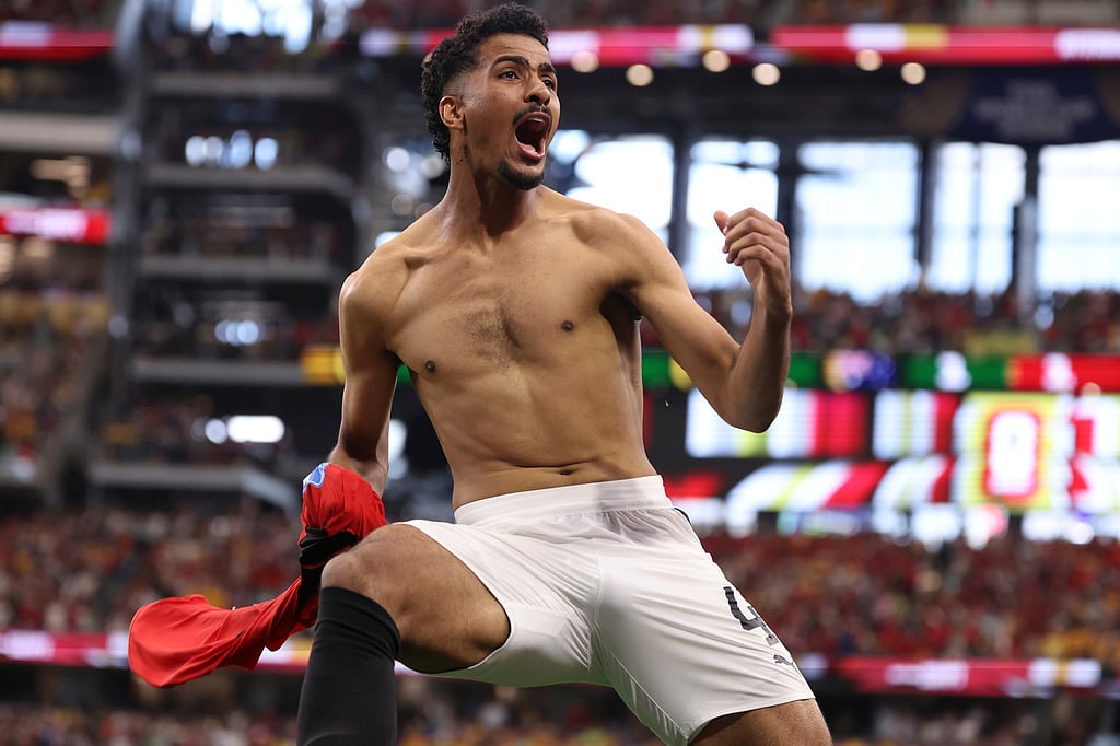 Egypts Hossam Abdelmaguid (4) celebrates after scoring the winning penalty in a shootout during World Cup round of 32 soccer match between Australia and Egypt in Arlington