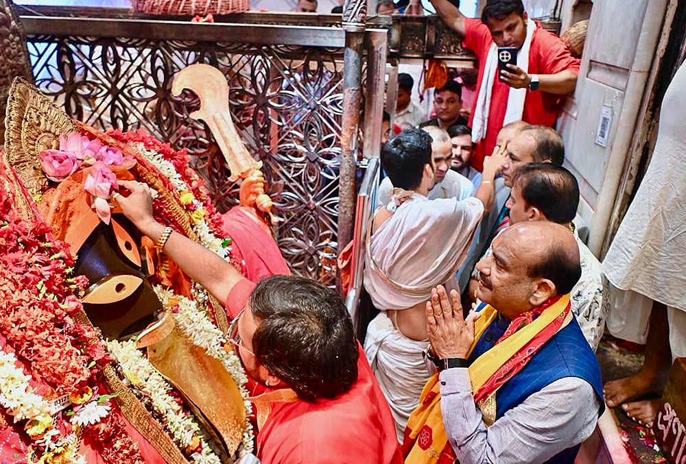 Om Birla visits Kalighat Kali Temple