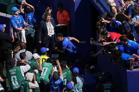 France's Kylian Mbappe, center, arrives for warm up before the World Cup round of 16 soccer match against Paraguay in Philadelphia