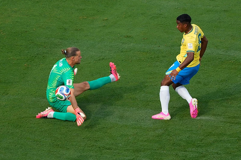 Brazils Endrick (19) misses in front of Norway goalkeeper Oerjan Nyland (1) during the World Cup round of 16 soccer match between Brazil and Norway in East Rutherford