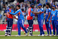 India Vs England, 2nd T20I: Jacob Bethell Leads Hosts To Memorable Four-Wicket Victory | Photo: AP/Dave Thompson : England's Jacob Bethell, left, and Jofra Archer, third left, shake hands with India's Vaibhav Sooryavanshi , second left, and Harshit Rana after winning the second T20 cricket match between England and India in Manchester, England.