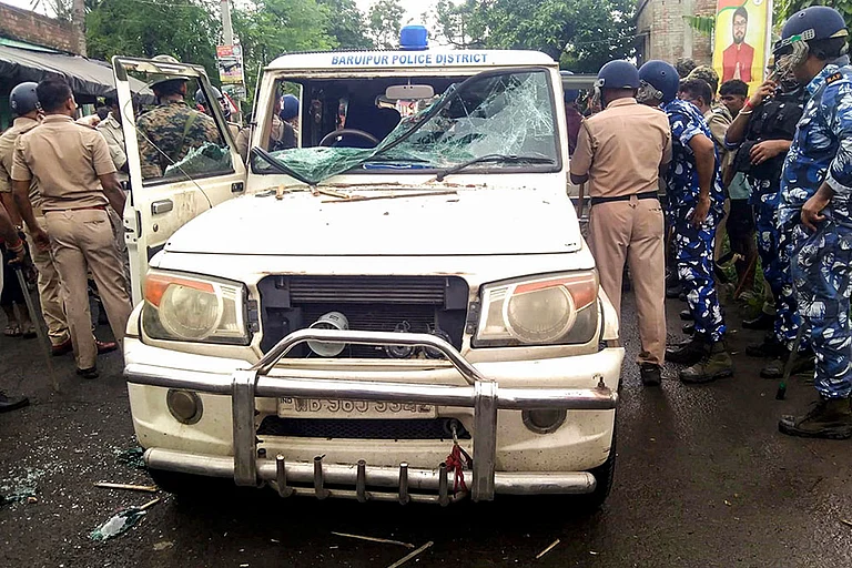 Damaged police vehicle after the violence in Baruipur - Photo: PTI