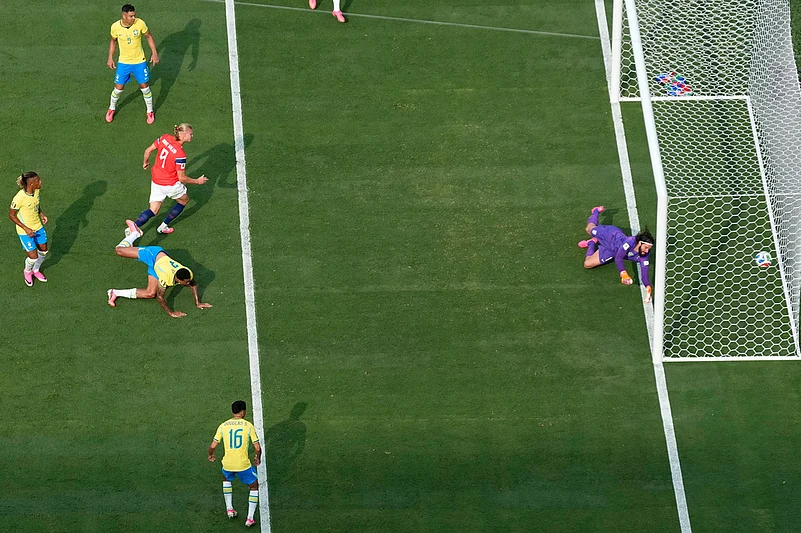 Norways Erling Haaland (9) scores their opening goal during the World Cup round of 16 soccer match between Brazil and Norway in East Rutherford
