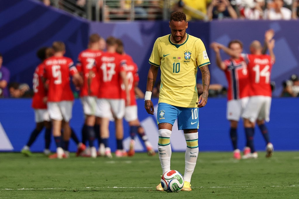 Brazils Neymar (10) reacts after Norways Erling Haaland (9) scored the opening goal during the World Cup round of 16 soccer match between Brazil and Norway in East Rutherford