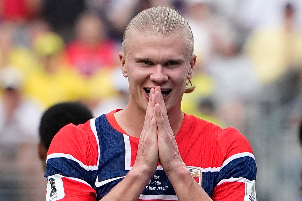 Norways Erling Haaland (9) reacts after Norway missed a chance to score during the World Cup round of 16 soccer match between Brazil and Norway in East Rutherford