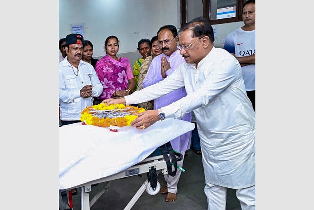 Cgarh CM pays last respects to Teejan Bai