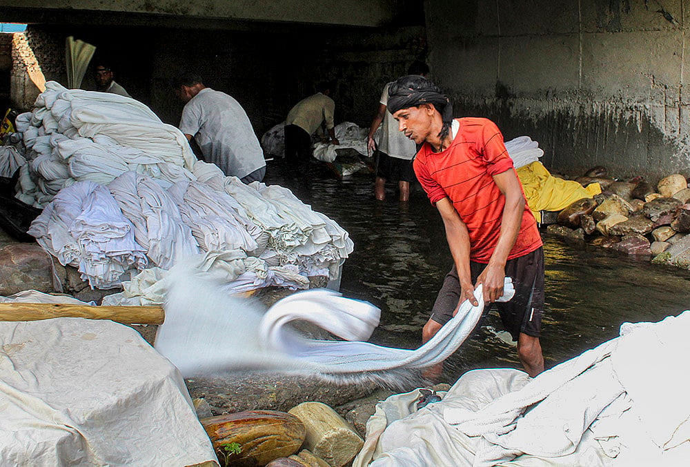 Launderers at Sanjay Jheel in Rishikesh