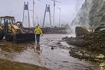 | Photo: PTI : Restoration work underway after debris and boulders partially cover a portion of the Pune to Mumbai carriageway of the Khopoli-Kusgaon ‘Missing Link’ near the exit of Tunnel 2 following landslide amid heavy monsoon rains, in Pune district, Maharashtra.
