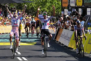 | Photo: AP/Thibault Camus : Mexico's Isaac Del Toro, center, celebrates as he crosses the finish line to win the second stage of the Tour de France cycling race with start in Tarragone and finish in Barcelona, Spain, Sunday, July 5, 2026.