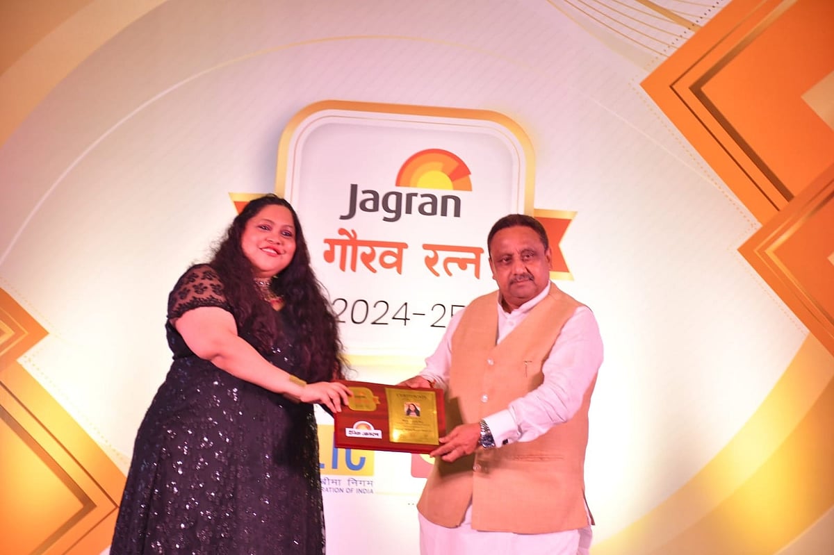 Tarot reader Aryya Roy receives Jagran Gaurav Ratna award from MP Praveen Khandelwal