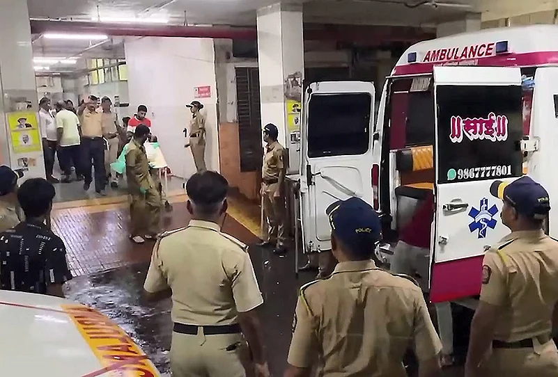 Weather: Chawl collapses in Mumbai amid rains