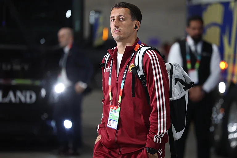 Spain's Mikel Oyarzabal (21) arrives for the World Cup round of 16 soccer match between Portugal and Spain in Arlington - AP/Gareth Patterson