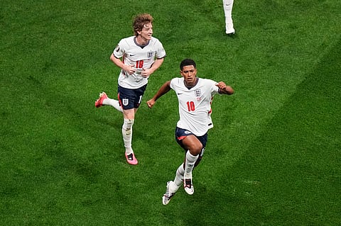England's Jude Bellingham (10) celebrates after scoring the opening goal during the World Cup round of 16 soccer match against Mexico in Mexico City, Sunday, July 5, 2026