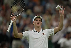 | Photo: AP/Brian Inganga : Jannik Sinner of Italy celebrates his victory against Shintaro Mochizuki of Japan in their fourth round men's singles match at the Wimbledon Tennis Championships in London, Sunday, July 5, 2026.