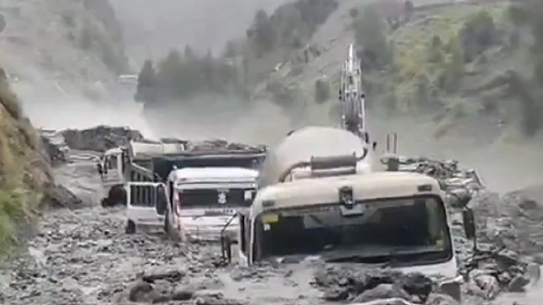 Flashfloods Block Doda-Kishtwar Highway, Bury Vehicles at Under-Construction Kwar Power Project - null
