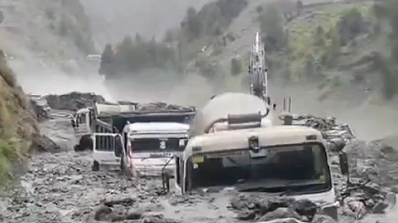 Flashfloods Block Doda-Kishtwar Highway, Bury Vehicles at Under-Construction Kwar Power Project