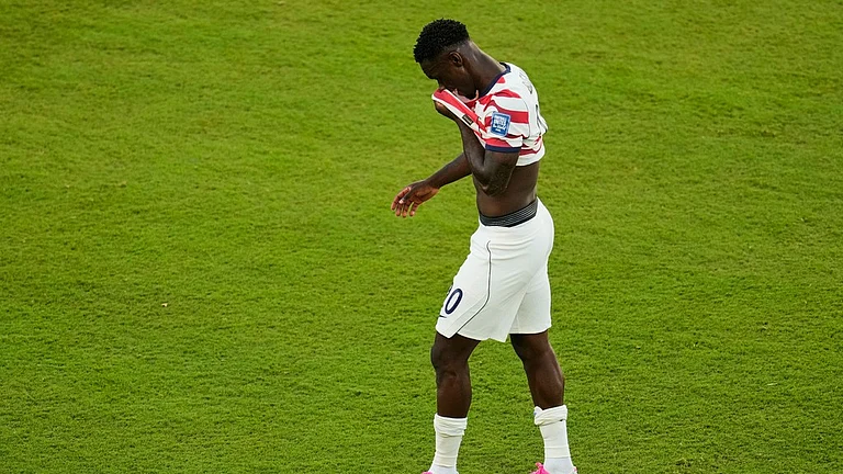 United States' Folarin Balogun (20) walks off the field after receiving a red card during the World Cup round of 32 soccer match between the United States and Bosnia in Santa Clara - Jeff Chiu/AP Photo
