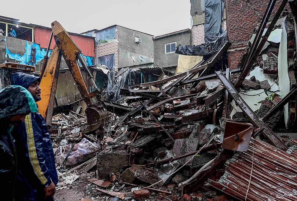 At least six killed, one injured in chawl collapse in Mumbai