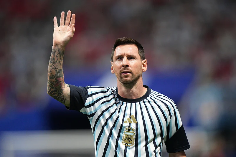 Argentina Vs Egypt FIFA World Cup 2026 RO16 Messi warming up waves AP Photo