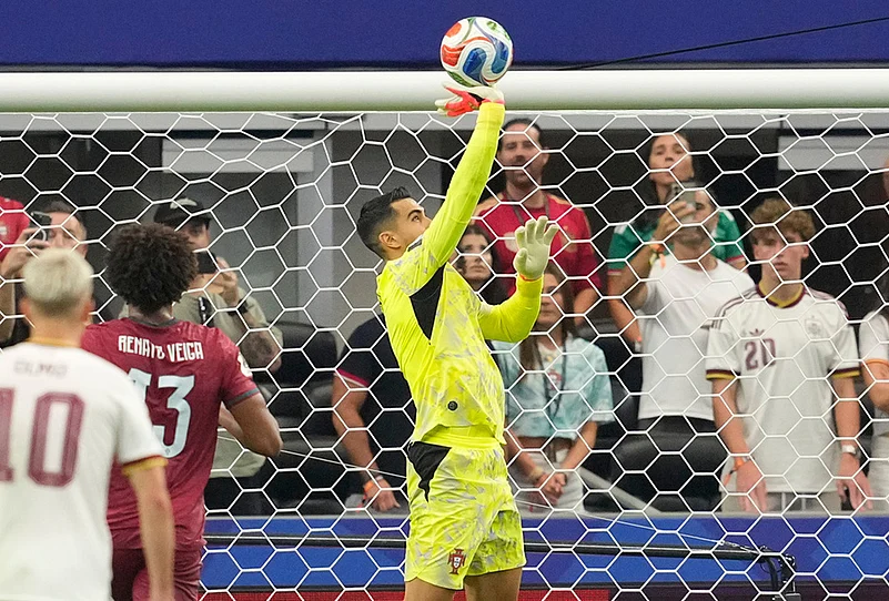 Spain vs Portugal World Cup Soccer round of 16 highlights-Diogo Costa