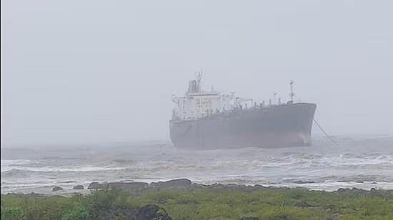 Nicaragua-Flagged Merchant Tanker Remains Stuck Off Mumbai Coast for 2nd Day - null