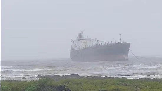 Nicaragua-Flagged Merchant Tanker Remains Stuck Off Mumbai Coast for 2nd Day